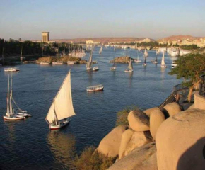 القارب في نهر النيل